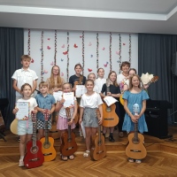 2025 Koncert podsumowujący zajęcia gitarowe w grupach Susanne Nagy - fotorelacja